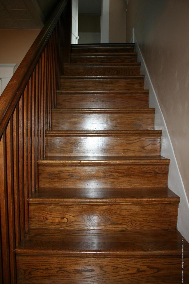 814 Smith Ave, Lansing, MI 48910 - photo 5