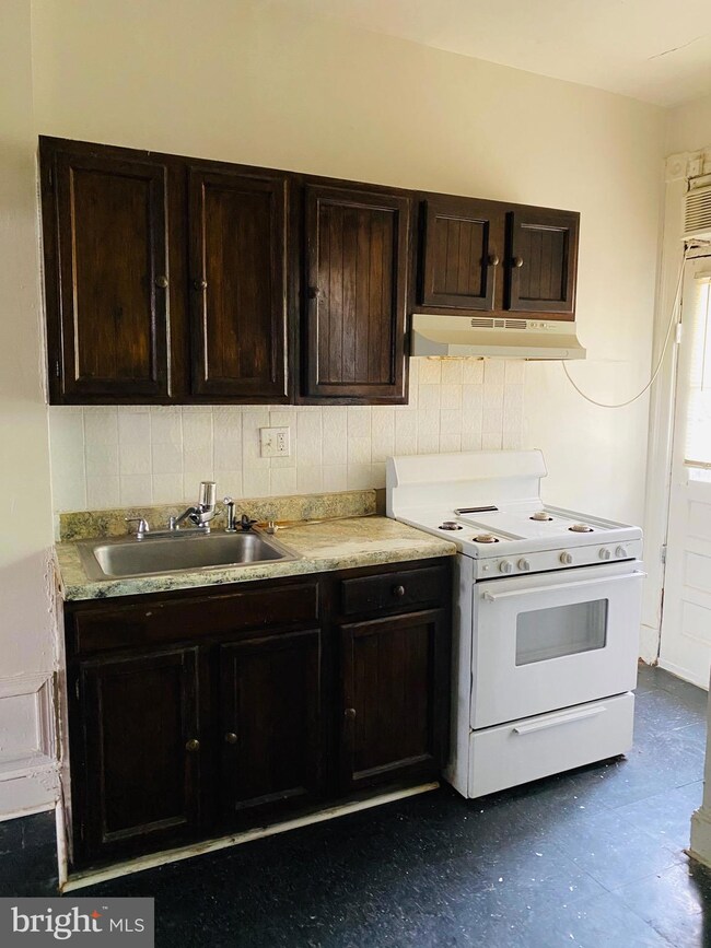 813 W Virginia Ave NE, Washington, DC 20002 - photo 6