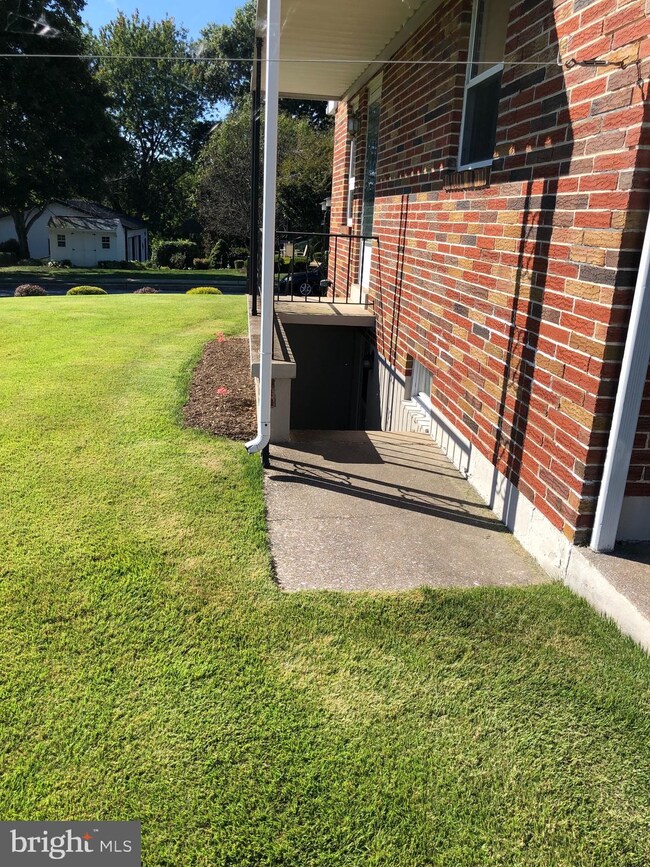 45 N 6th St, Womelsdorf, PA 19567 - photo 4