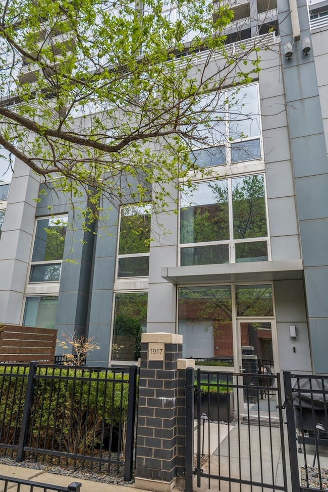 1917 S Calumet Ave, Chicago, IL 60616 - photo 2