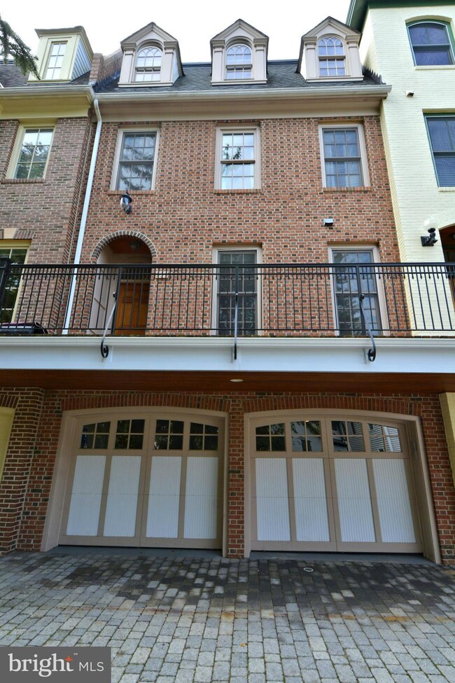 231 Locust St SE unit 2, Vienna, VA 22180 - photo 3