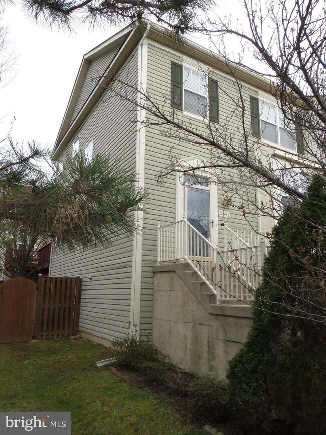 2451 Fox Stream Ln, Herndon, VA 20171 - photo 2