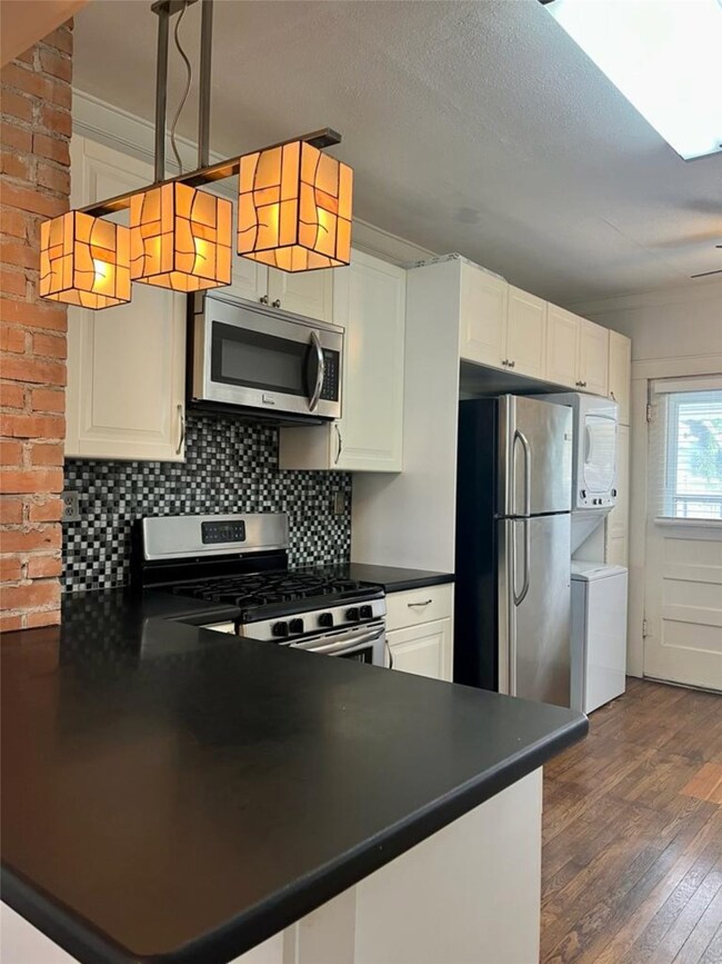 1142 Dunbar St, Houston, TX 77009 - photo 6