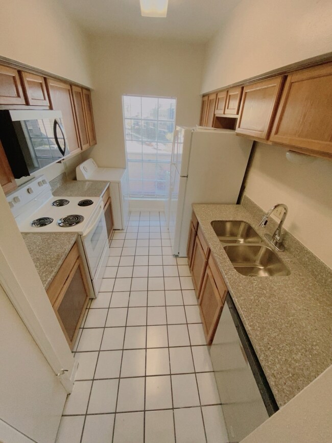 Sharpstowne Green unit 302, Houston, TX 77036 - photo 5