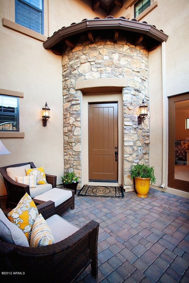 courtyard_front door