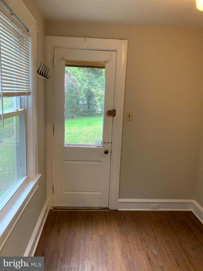 135 Walnut St unit 1ST FLOOR, Jenkintown, PA 19046 - photo 6