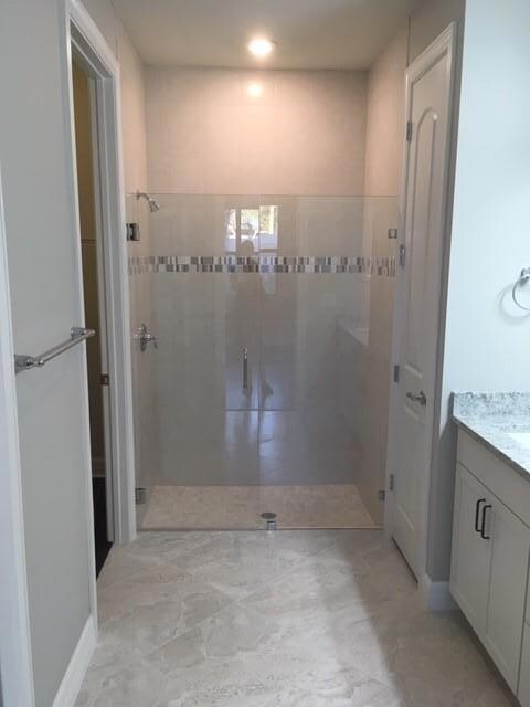 14101 - Master Bathroom 2 (002)