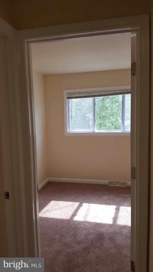 2133 Columbia Place, Hyattsville, MD 20785 - photo 6