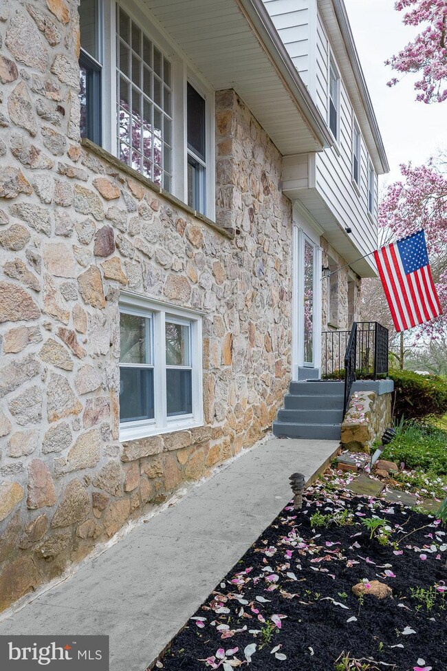 206 Knoll Rd, Wallingford, PA 19086 - photo 2