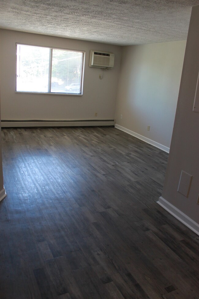 525 Calef Rd unit 28, Manchester, NH 03103 - photo 4