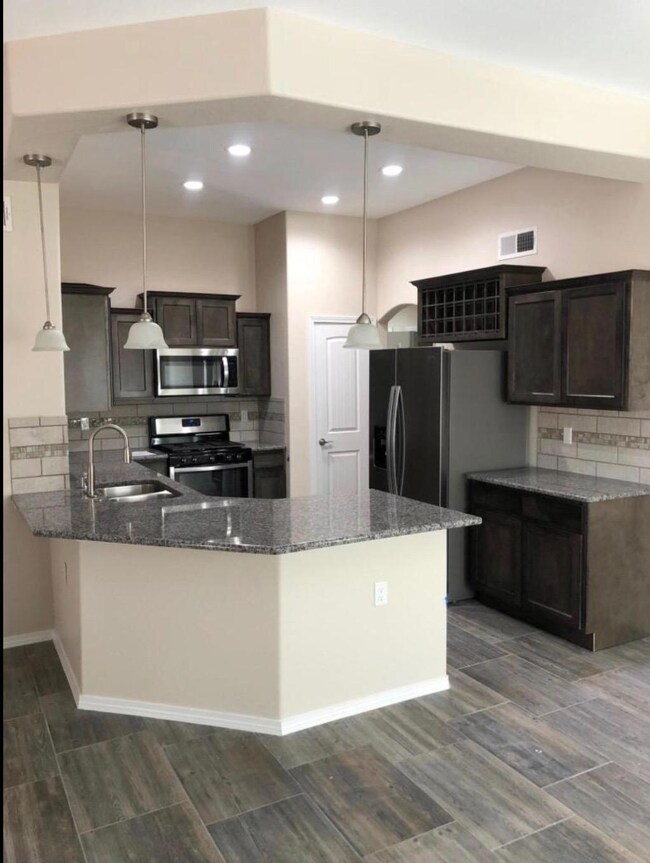 953 Roundhay St, El Paso, TX 79928 - photo 6