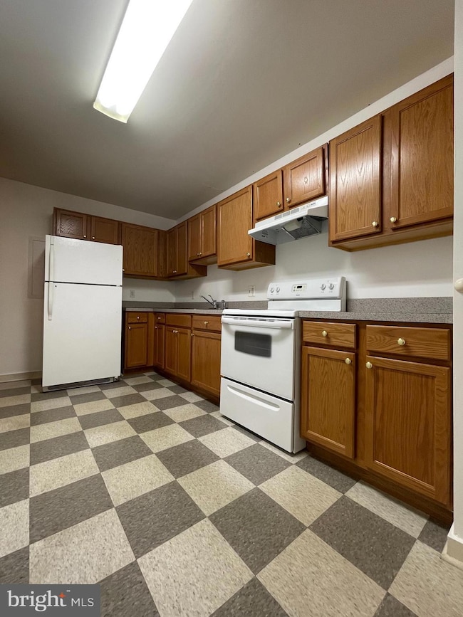 159 E Chestnut St unit 2 E, Bechtelsville, PA 19505 - photo 3