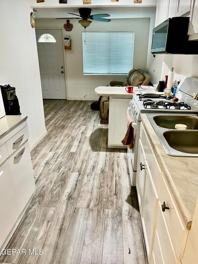 735 Hilton Ave unit A, El Paso, TX 79907 - photo 4