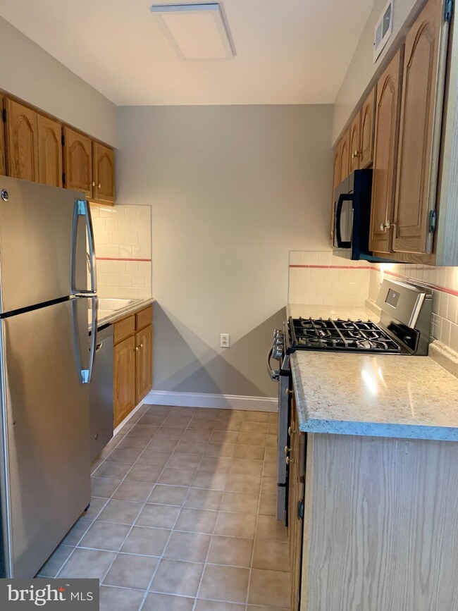 200 N Wayne Ave unit 8, Wayne, PA 19087 - photo 3