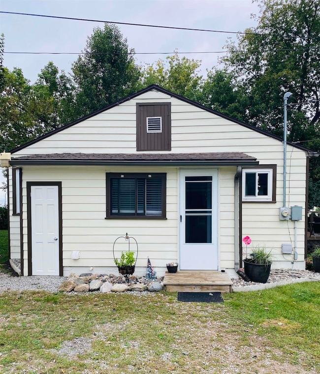 201 Gasoline Aly, Houghton Lake, MI 48629 - photo 5