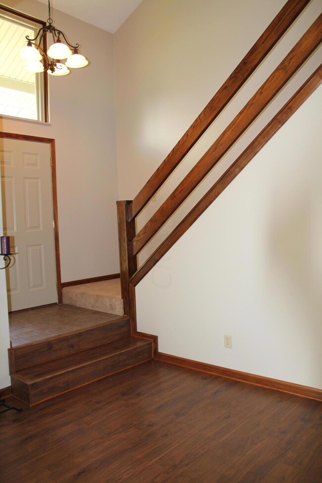 8240 W Bowling Green Ln NW, Lancaster, OH 43130 - photo 6