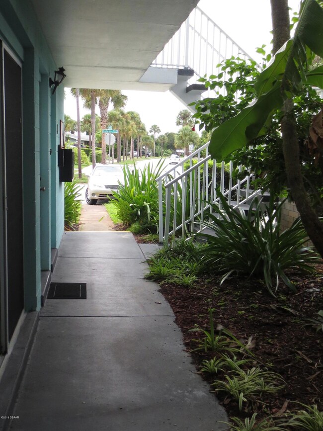 2596 Tulane Ave unit 2, Daytona Beach, FL 32118 - photo 3