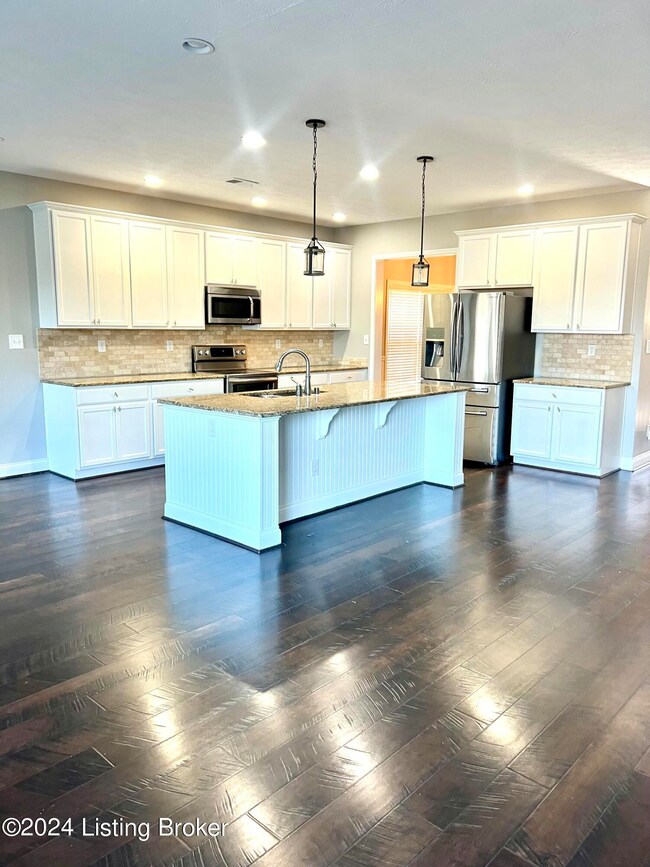 11701 English Meadow Dr, Louisville, KY 40229 - photo 3