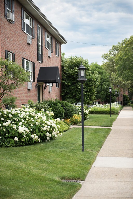 105 Farwell St unit C, Newton, MA 02460 - photo 5