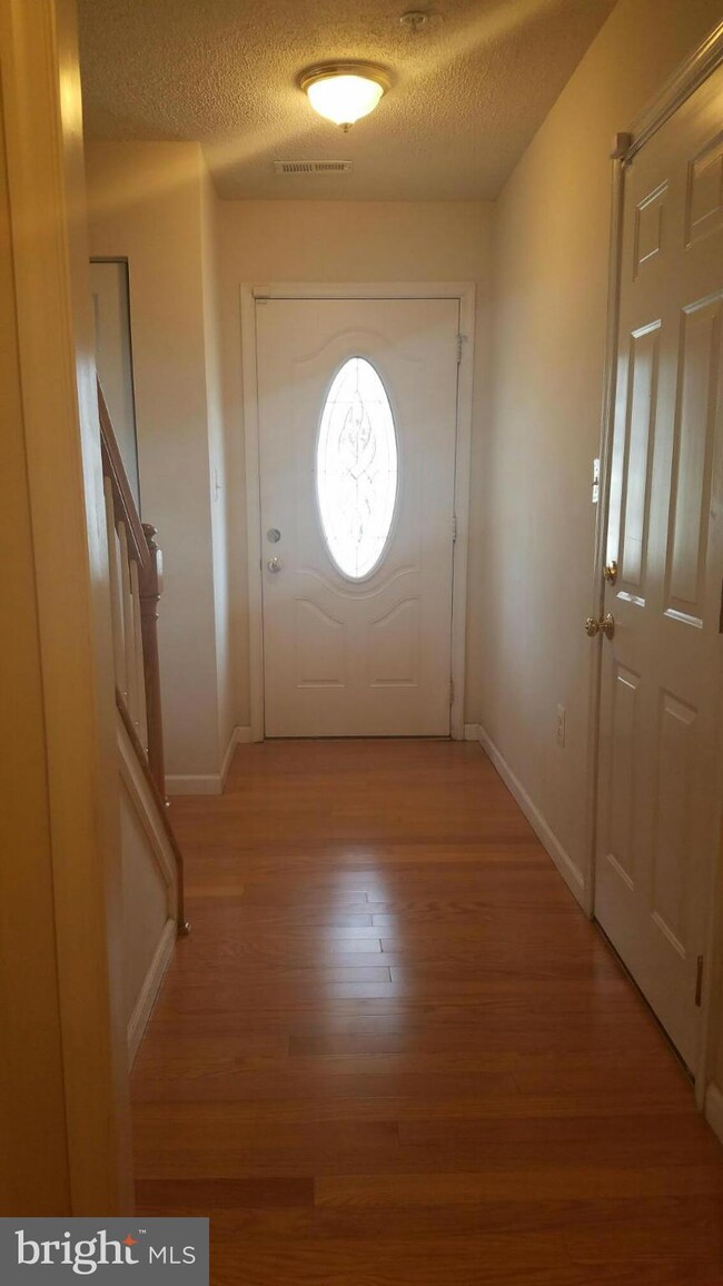 5516 Fishermens Ct, Clinton, MD 20735 - photo 2