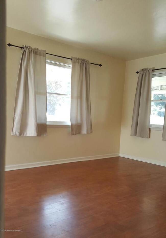 10607 McVine Sunland CA 91040 bedroom 2