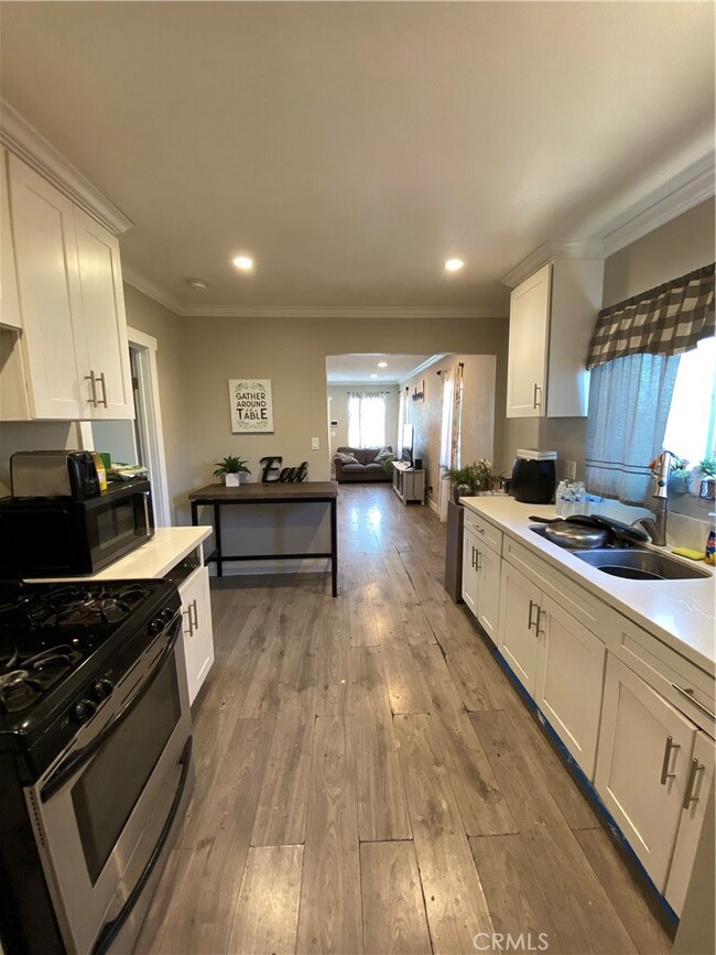 837 W Spruce St, Compton, CA 90220 - photo 7