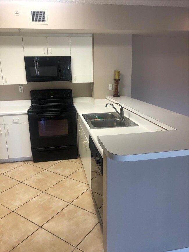 2620 S University Dr unit 211, Davie, FL 33328 - photo 4