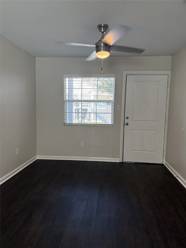 1824 Thonig Rd unit 7, Houston, TX 77055 - photo 4