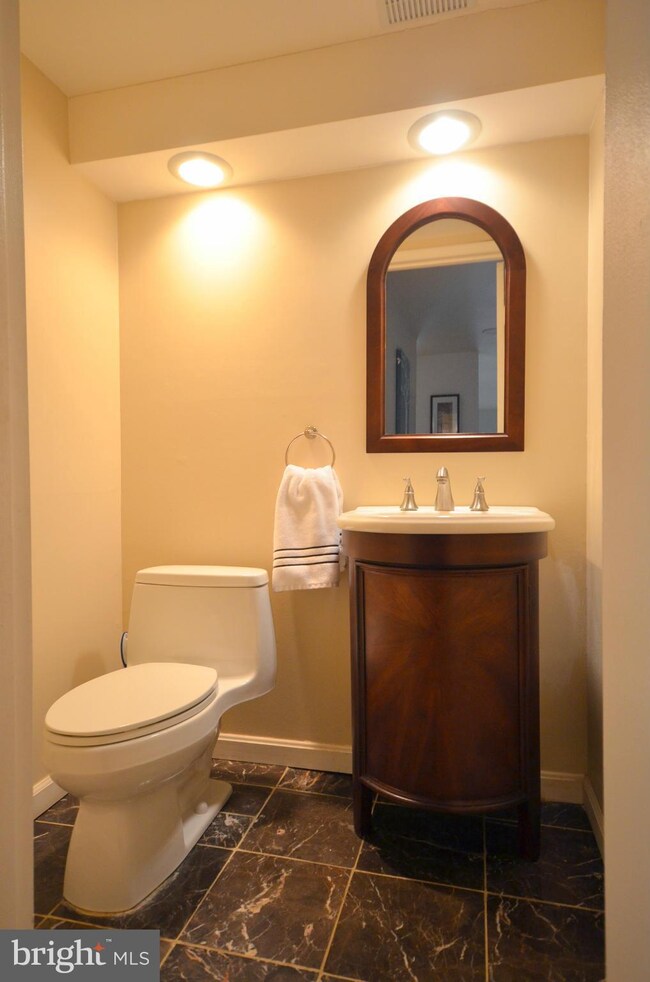 11529 Links Dr, Reston, VA 20190 - photo 5