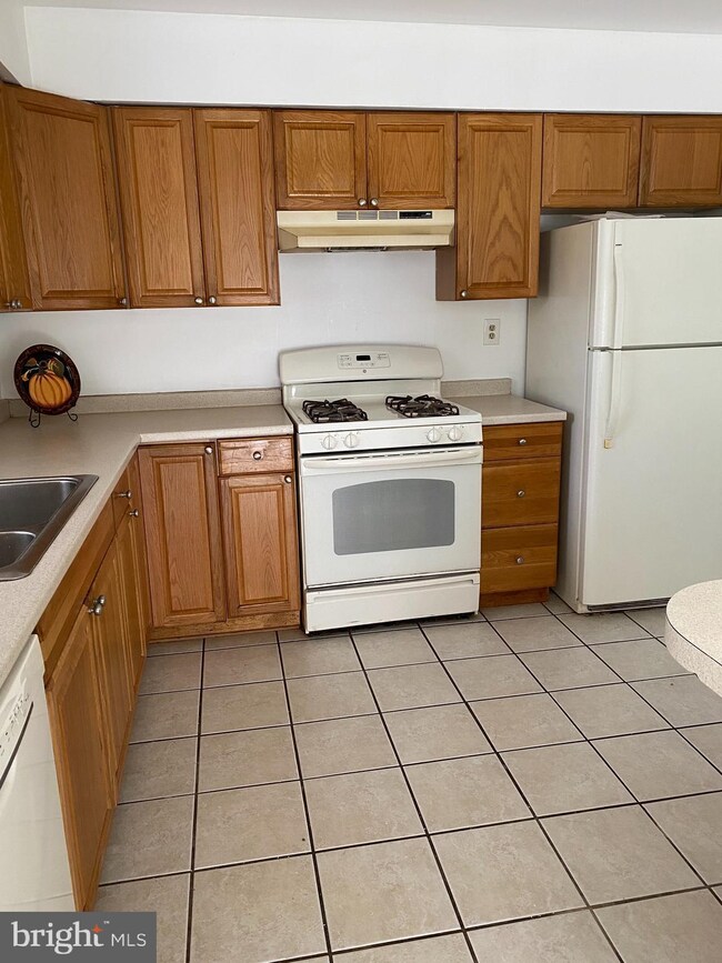 1310 Briarwood Dr, Williamstown, NJ 08094 - photo 6