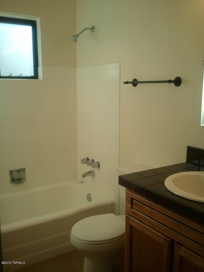 bathroom w/ tile counters