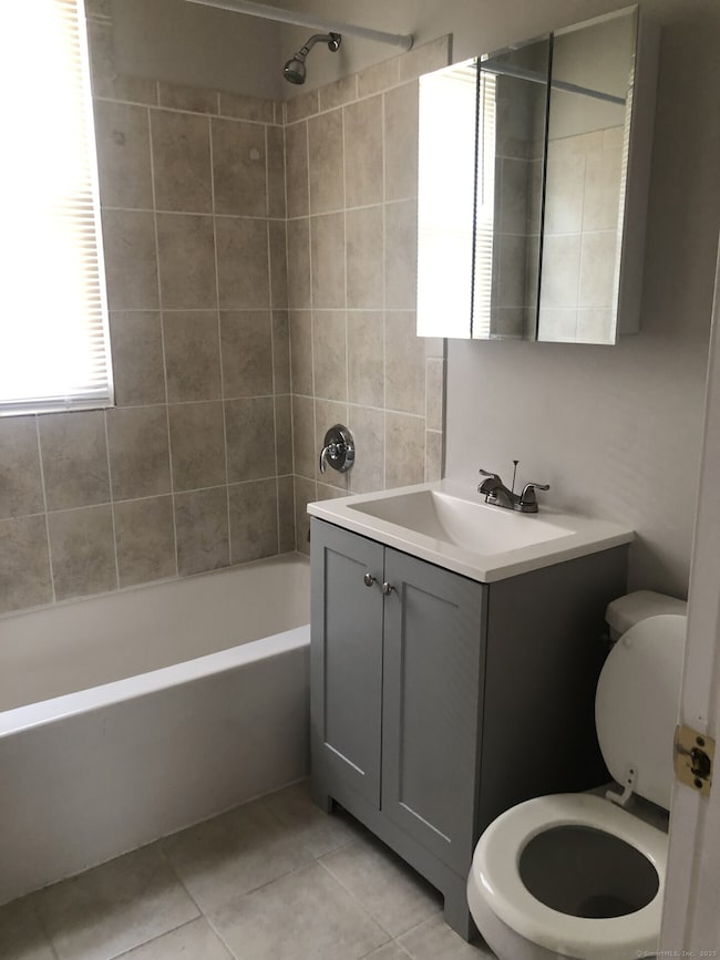 263 Martin St unit 2 (Second floor), Hartford, CT 06120 - photo 3