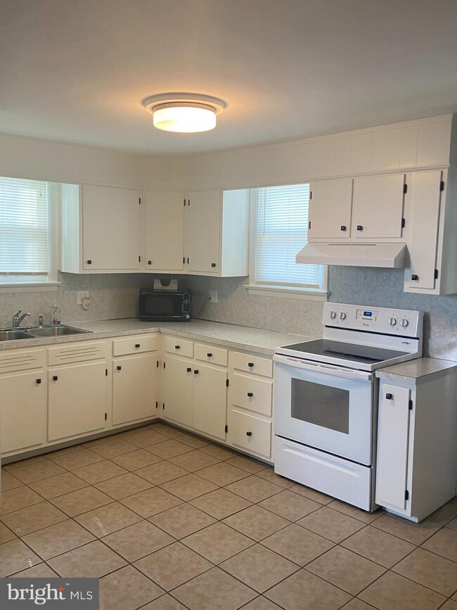 1702 Palm St unit 1ST FLOOR, Hershey, PA 17033 - photo 7