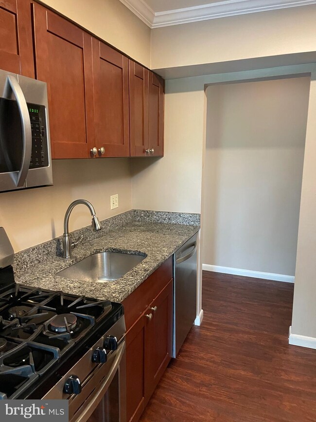 6099 Majors Ln unit 9, Columbia, MD 21045 - photo 2