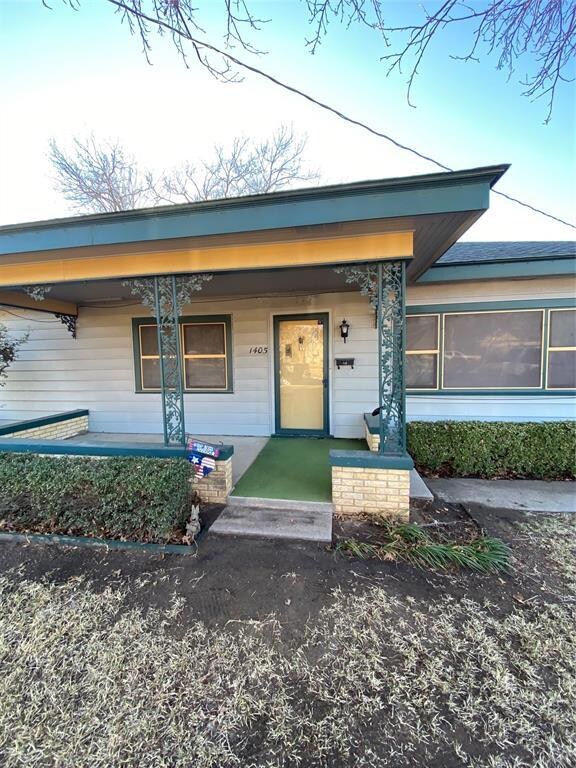 1405 Hillcrest Blvd, Gainesville, TX 76240 - photo 3