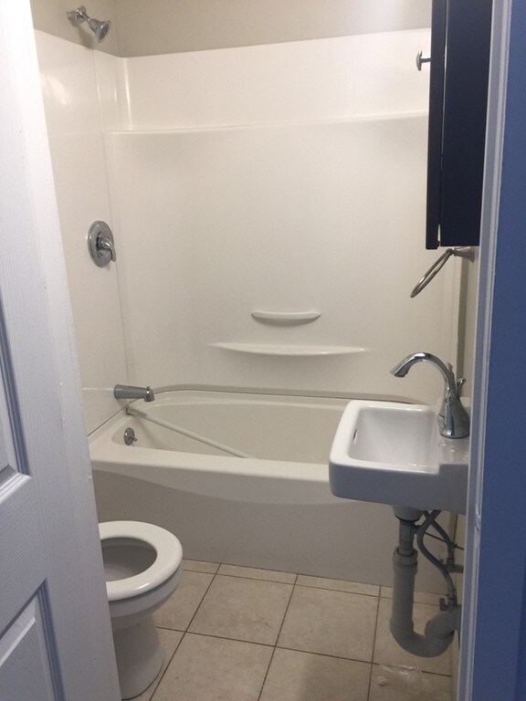 77 Elm St unit 1R, Chicopee, MA 01013 - photo 5