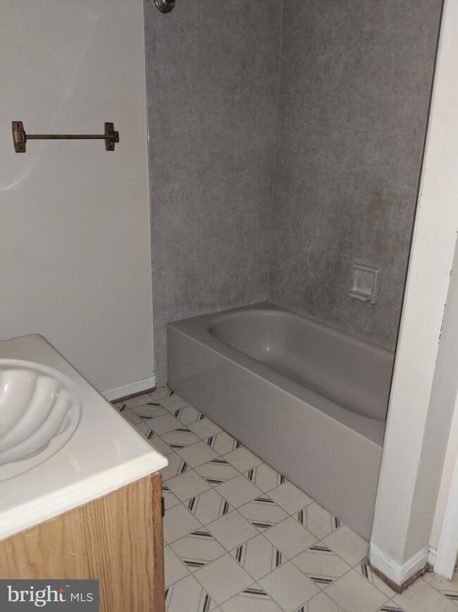 2061 Alice Ave unit 104, Oxon Hill, MD 20745 - photo 4