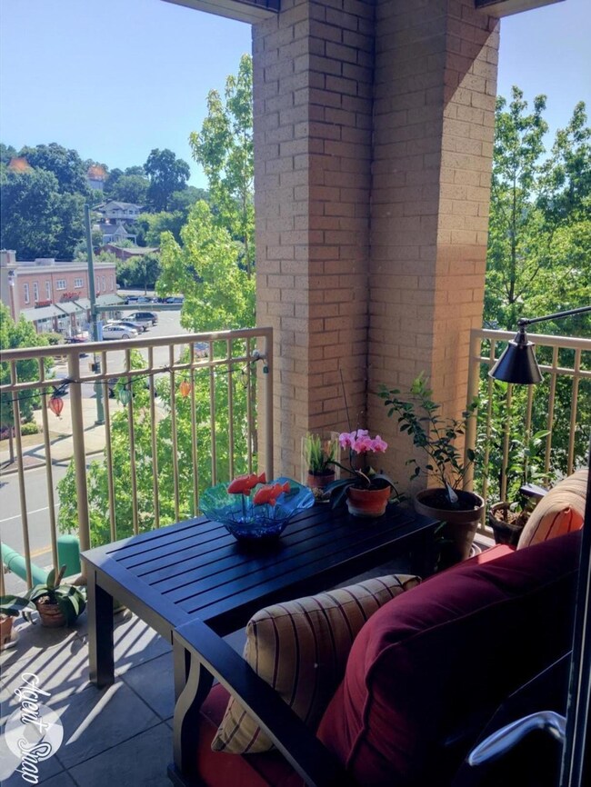 Balcony (107 SF)