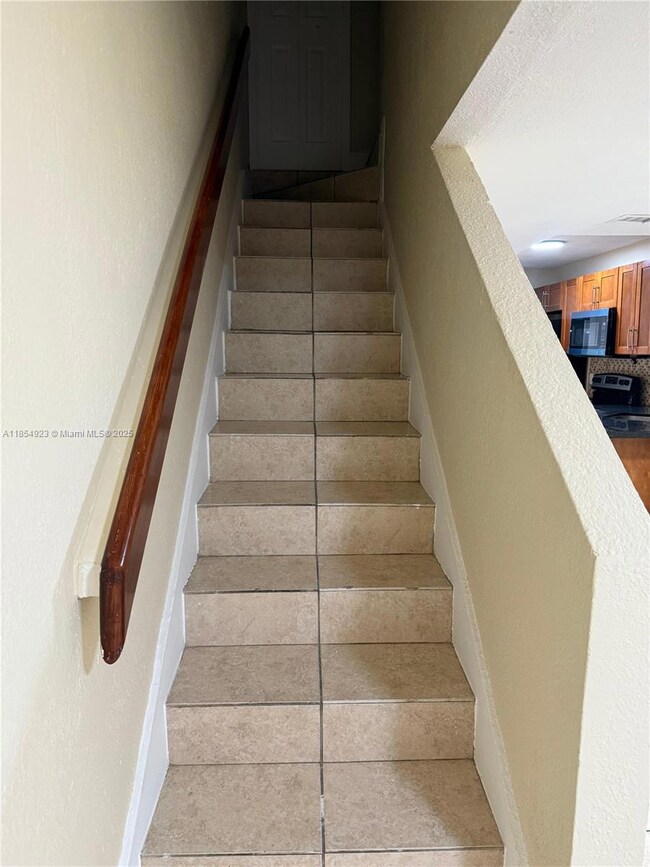 2310 W 60th St unit 9G, Hialeah, FL 33016 - photo 2