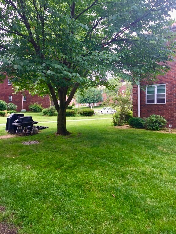 109 Regency Park Dr, Agawam, MA 01001 - photo 2