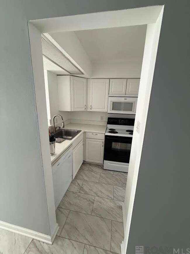 Yorkshire Court Condominums unit 211, Metairie, LA 70002 - photo 5