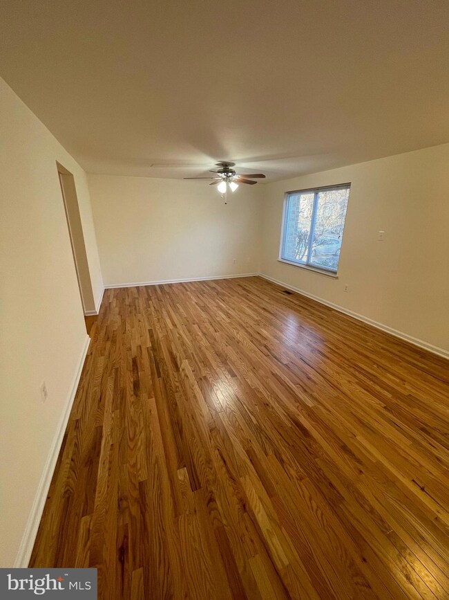 14420 Pebble Hill Ln, North Potomac, MD 20878 - photo 2