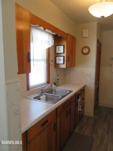 816 W Chestnut St, Freeport, IL 61032 - photo 6