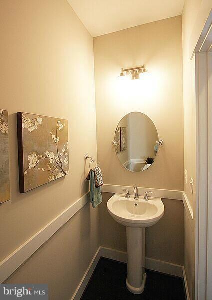 9220 Old Burke Lake Rd, Burke, VA 22015 - photo 7