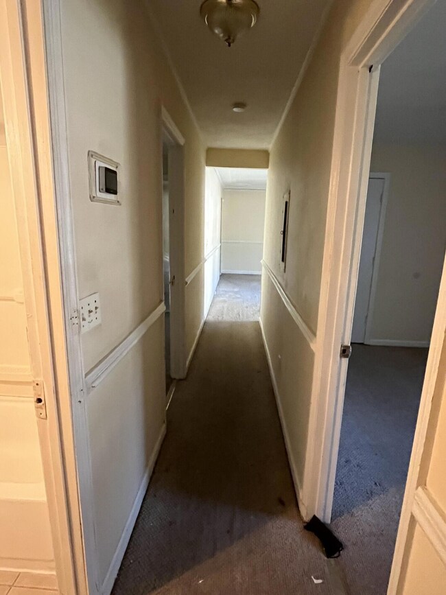 721 Hoss Rd Hallway