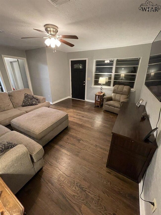 1544 Cynthia Ln, Wichita Falls, TX 76302 - photo 2