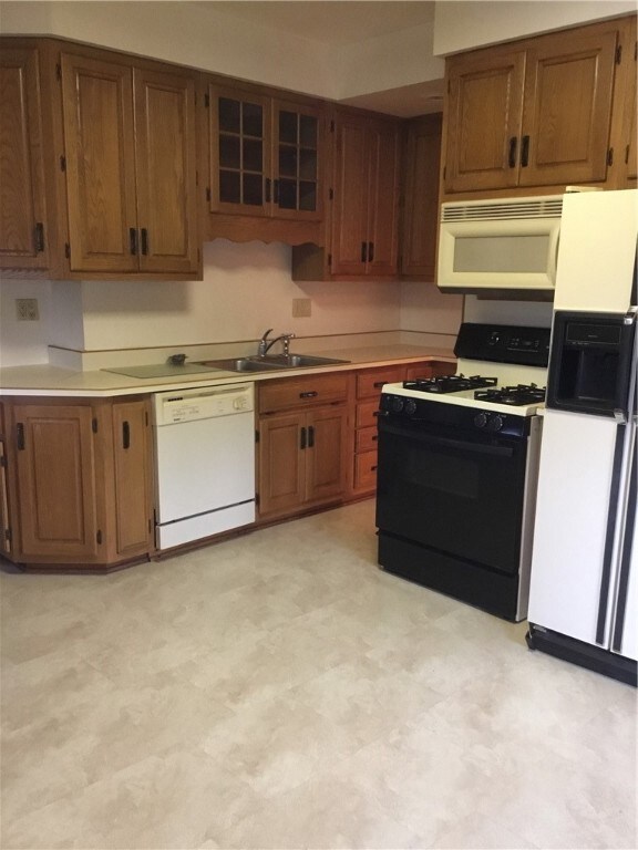 Very nice kitchen cabinets.