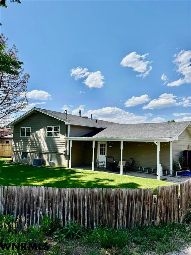 1414 W 14th St, Scottsbluff, NE 69361 - photo 5