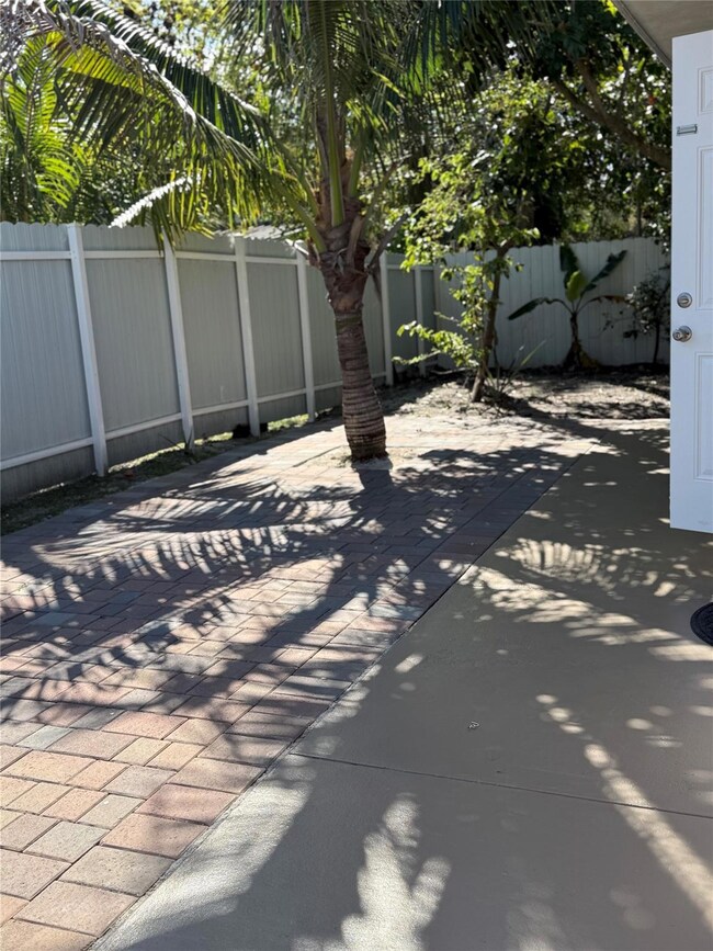 413 SW 8th St, Hallandale Beach, FL 33009 - photo 2