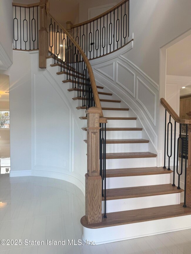 1051 Edgegrove Ave, Staten Island, NY 10309 - photo 2